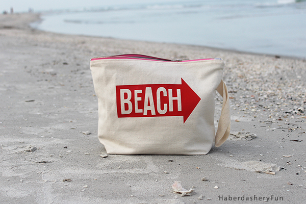 Use Vinyl and your sewing supplies and make this perfect sunscreen and goodies beach and pool pouch. Tutorial via HaberdasheryFun